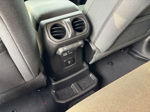 Used 2025 Jeep Wrangler Unlimited Sahara AWD/4WD image 19