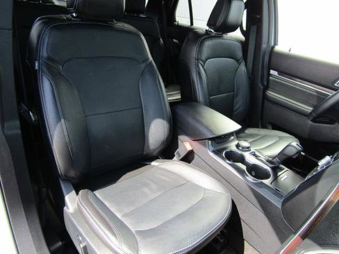 Used 2018 Ford Explorer Limited w/ Equipment Group 301A image 10
