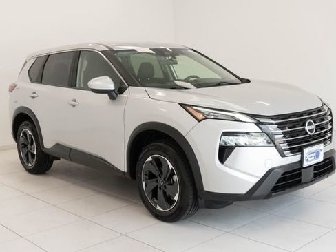 Used 2024 Nissan Rogue SV image 7