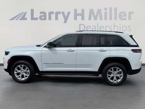 Used 2022 Jeep Grand Cherokee Limited AWD/4WD image 2