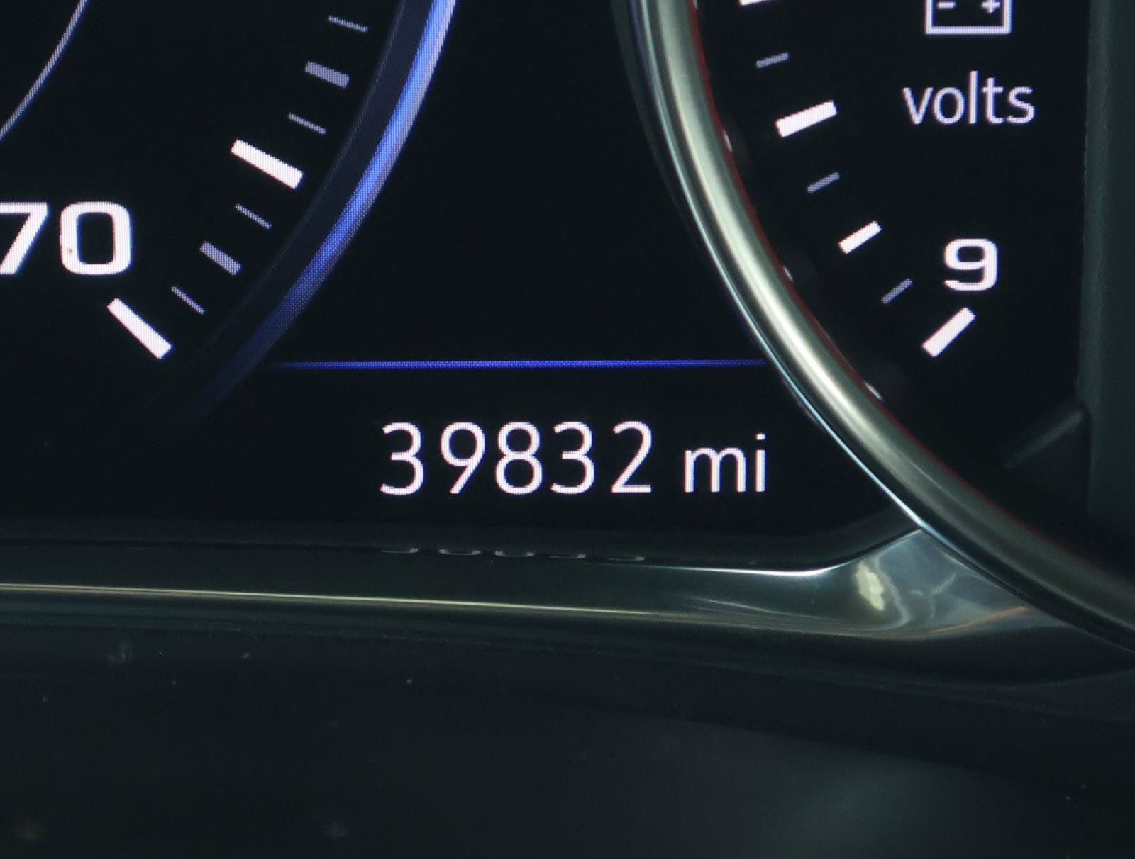 Used 2023 Chevrolet Traverse Premier FWD image 31