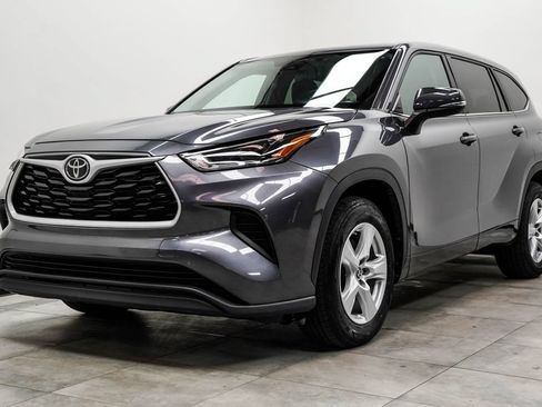 Used 2023 Toyota Highlander L FWD image 7