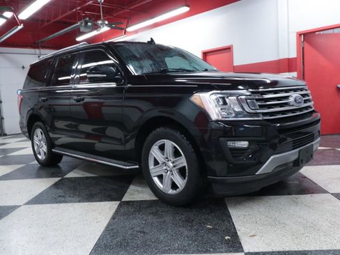 Used 2019 Ford Expedition XLT w/ Equipment Group 202A RWD image 2