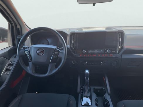 Used 2025 Nissan Frontier PRO-4X AWD/4WD image 18