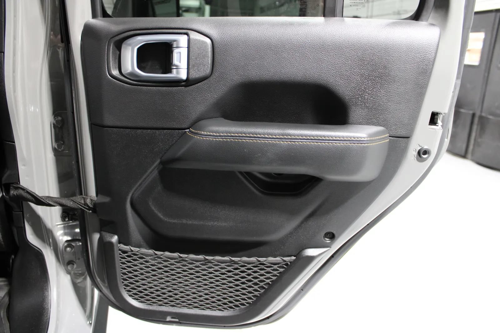Used 2022 Jeep Wrangler Unlimited Sahara AWD/4WD image 30
