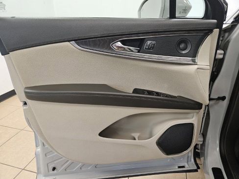 Used 2019 Lincoln Nautilus Reserve image 11