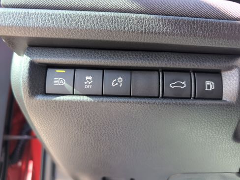 Used 2025 Toyota Camry LE w/ Convenience Package image 33