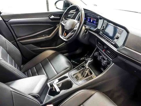 Used 2024 Volkswagen Jetta SE FWD image 30
