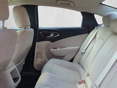 Used 2017 Chrysler 200 Limited Platinum image 19