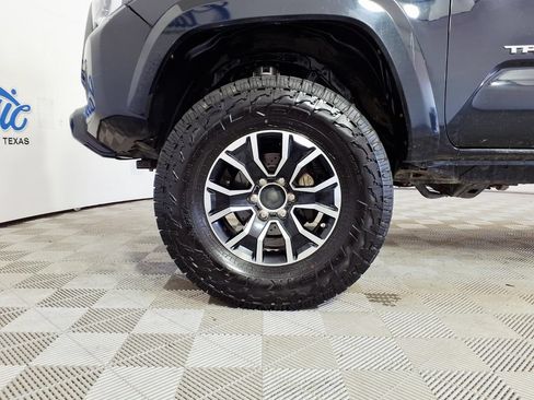 Used 2020 Toyota Tacoma TRD Sport AWD/4WD image 8