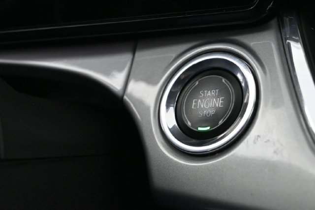 Used 2025 Chevrolet Trax LT FWD image 23