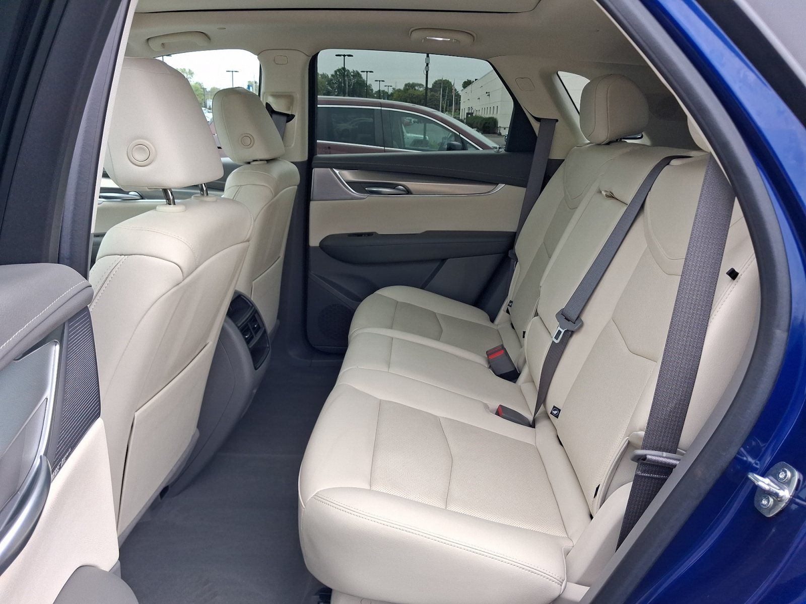 Used 2023 Cadillac XT5 Premium Luxury w/ Technology Package AWD/4WD image 18