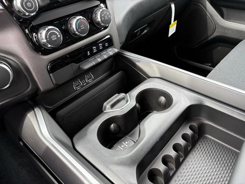New 2026 RAM 1500 Express AWD/4WD image 18