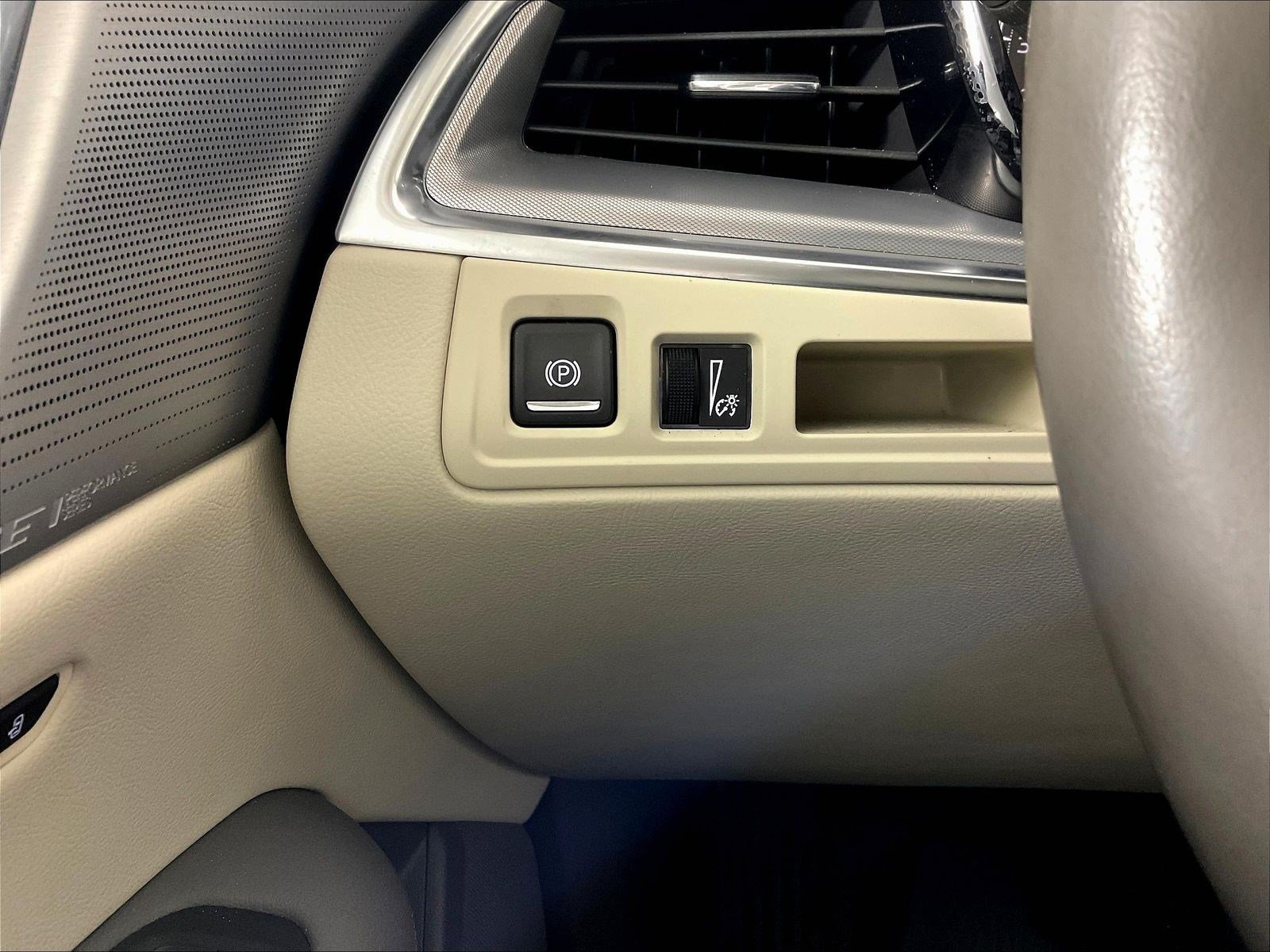 Used 2024 Cadillac XT5 Premium Luxury w/ LPO, Floor Liner Package AWD/4WD image 15