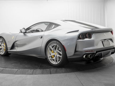 Used 2020 Ferrari 812 Superfast RWD image 5