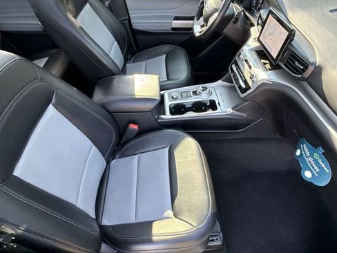 Used 2022 Ford Explorer XLT w/ Equipment Group 202A image 28