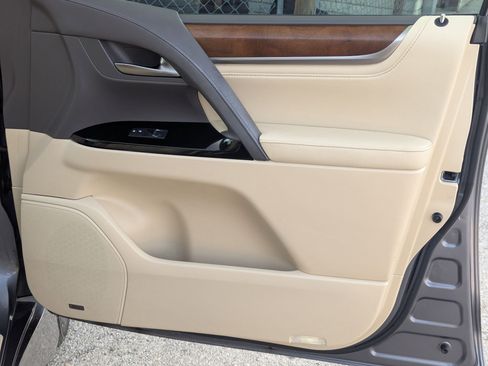 Used 2016 Lexus LX 570 4WD image 28