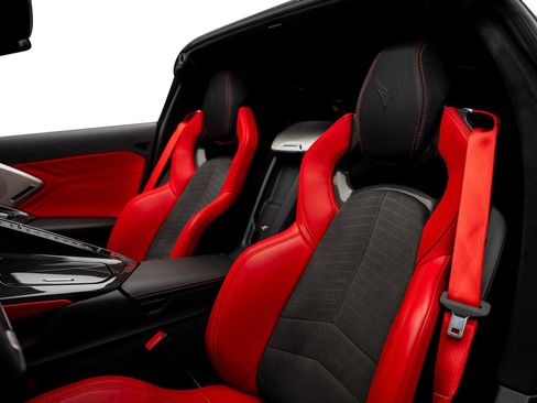 Used 2025 Chevrolet Corvette Z06 RWD image 36