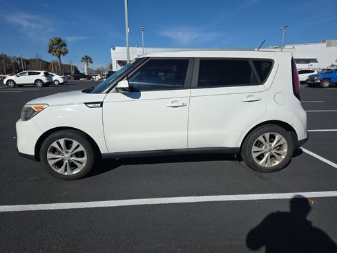 Used 2015 Kia Soul + image 3