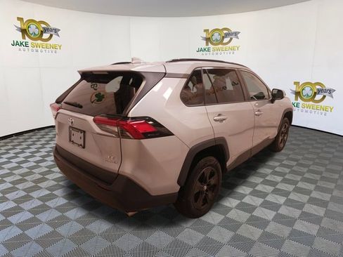 Used 2019 Toyota RAV4 LE image 10