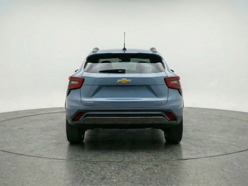 Used 2025 Chevrolet Trax LT w/ LT Convenience Package FWD image 7