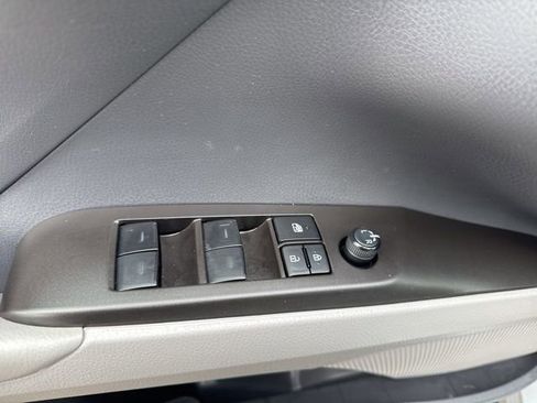 Used 2023 Toyota Camry SE image 9