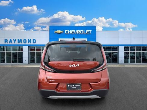 Used 2023 Kia Soul LX w/ LX Technology Package FWD image 4