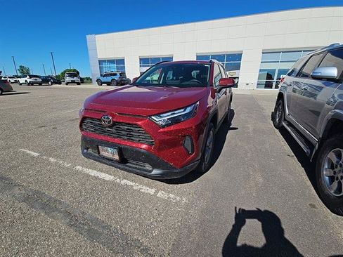 Used 2025 Toyota RAV4 XLE AWD/4WD image 2