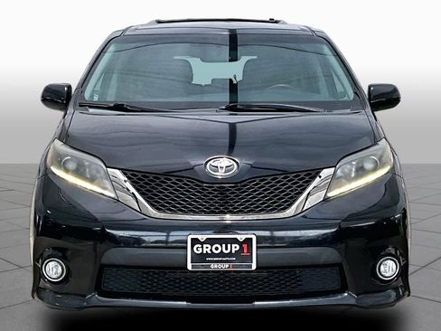 Used 2015 Toyota Sienna SE FWD image 4