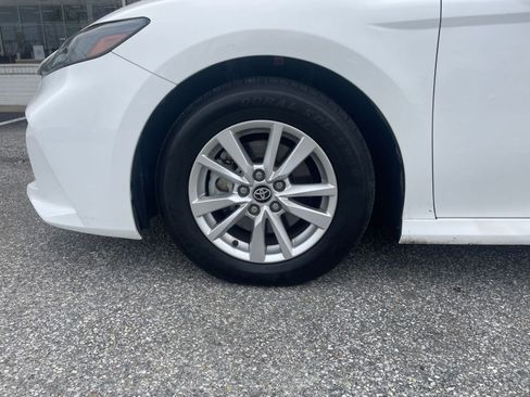 Used 2025 Toyota Camry LE image 29