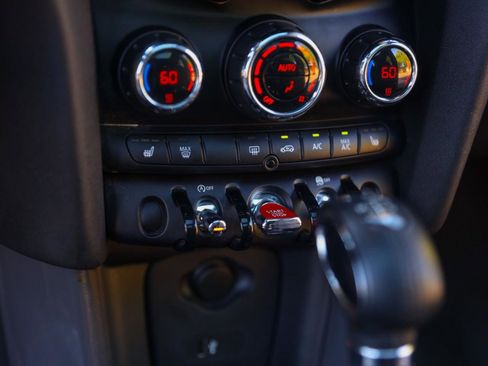 Used 2019 MINI Cooper 2-Door Hardtop image 17