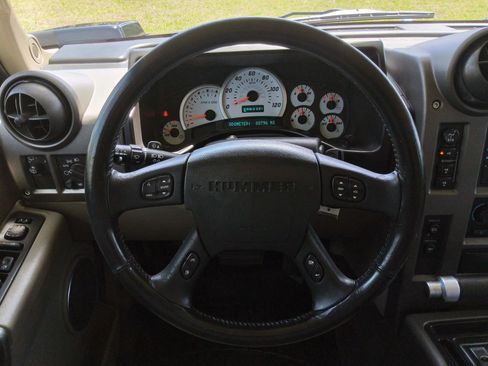 Used 2003 HUMMER H2 w/ Preferred Equipment Group image 8