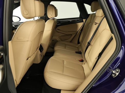 Certified 2026 Porsche Macan AWD/4WD image 27
