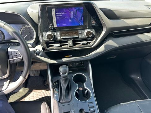 Certified 2023 Toyota Highlander XLE image 12