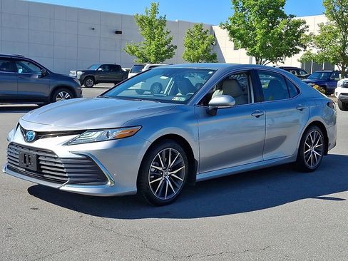 Used 2024 Toyota Camry XLE w/ Cold Weather Package FWD image 5