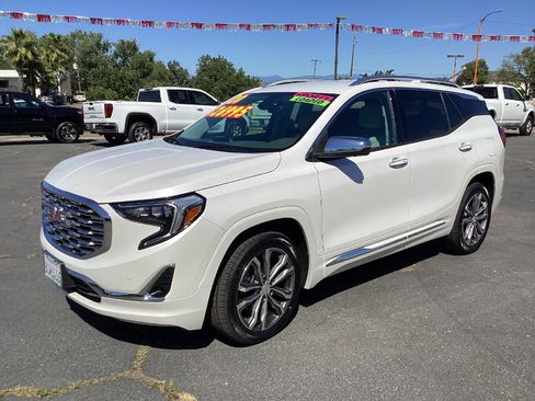 Used 2020 GMC Terrain Denali w/ Denali Premium Package AWD/4WD image 5