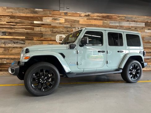 Used 2023 Jeep Wrangler Unlimited Sahara w/ Cold Weather Group AWD/4WD image 10