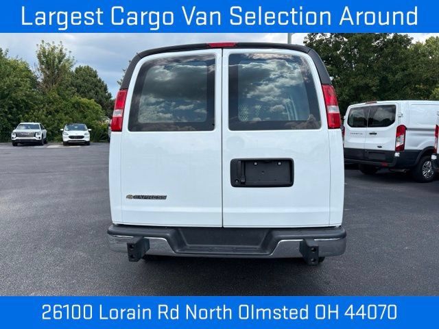 Used 2025 Chevrolet Express 2500 w/ Driver Convenience Package RWD image 4