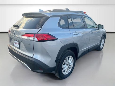 Used 2024 Toyota Corolla Cross LE image 7