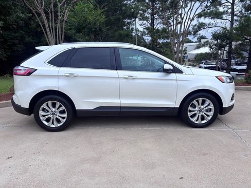 Used 2021 Ford Edge Titanium FWD image 4