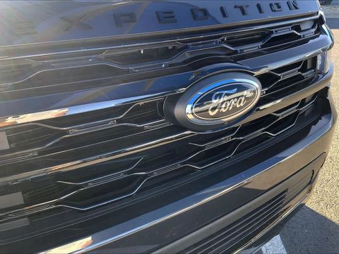 Used 2024 Ford Expedition Limited image 29