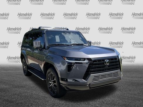Used 2025 Lexus GX 550 w/ Accessory Package (2T) AWD/4WD image 2