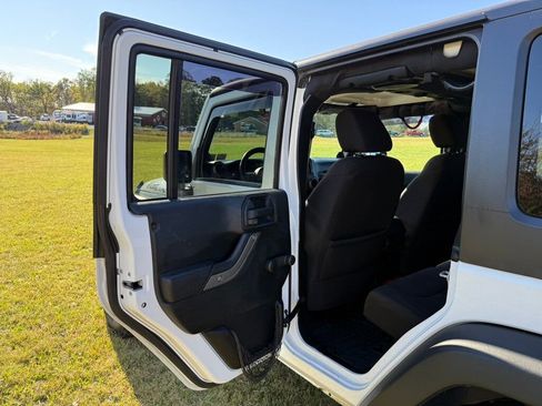 Used 2014 Jeep Wrangler Unlimited Sport image 28
