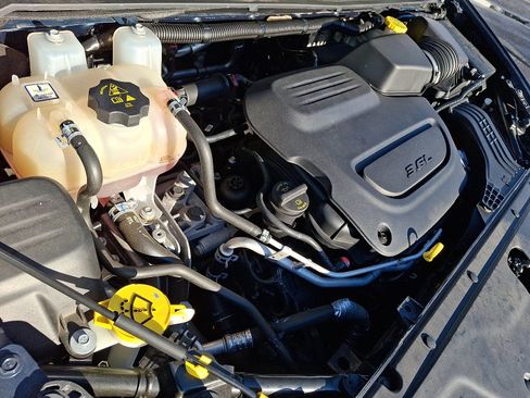 Certified 2022 Chrysler Pacifica Touring-L w/ S Appearance Package image 28