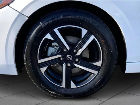 Used 2024 Nissan Sentra SV FWD image 11
