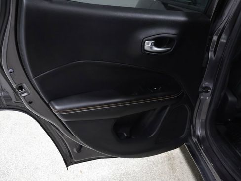 Used 2018 Jeep Compass Latitude w/ Cold Weather Group image 11