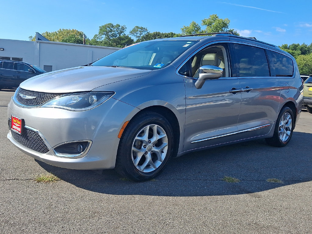 Certified 2020 Chrysler Pacifica Limited FWD image 3