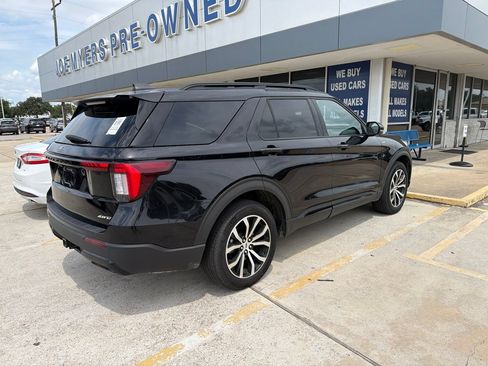 Used 2025 Ford Explorer ST-Line AWD/4WD image 4