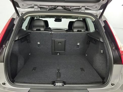 Certified 2026 Volvo XC40 B5 Plus w/ Climate Package AWD/4WD image 39