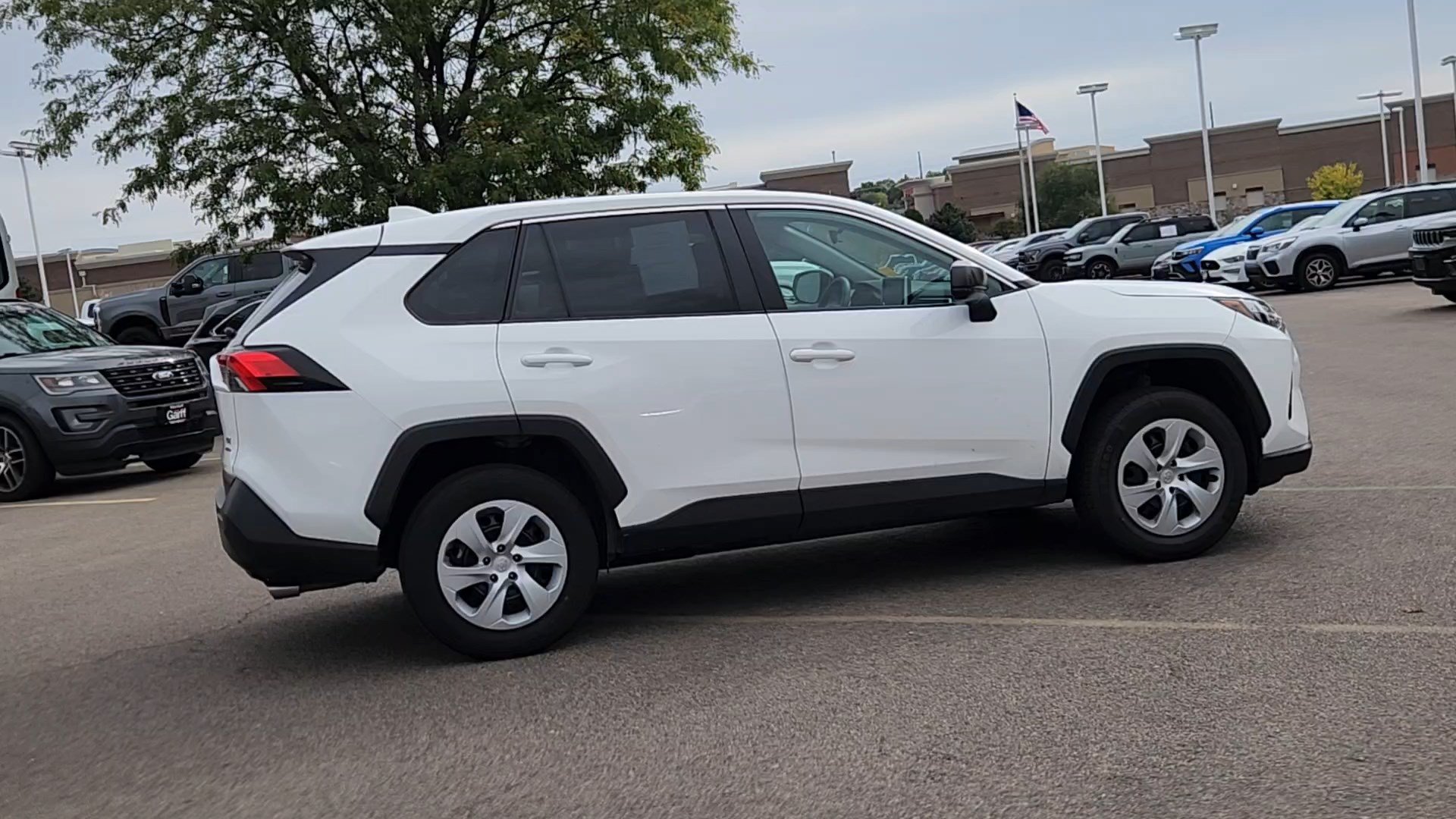 Used 2025 Toyota RAV4 LE AWD/4WD image 13